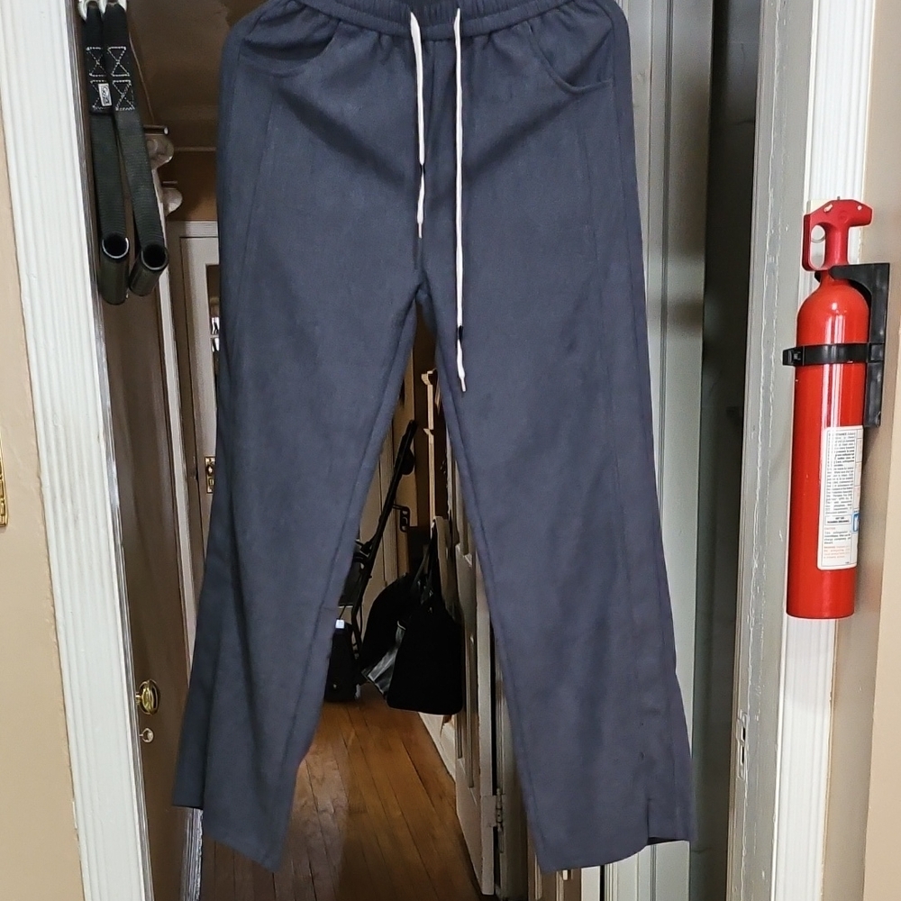 Woman's Gray Ribbed Pants